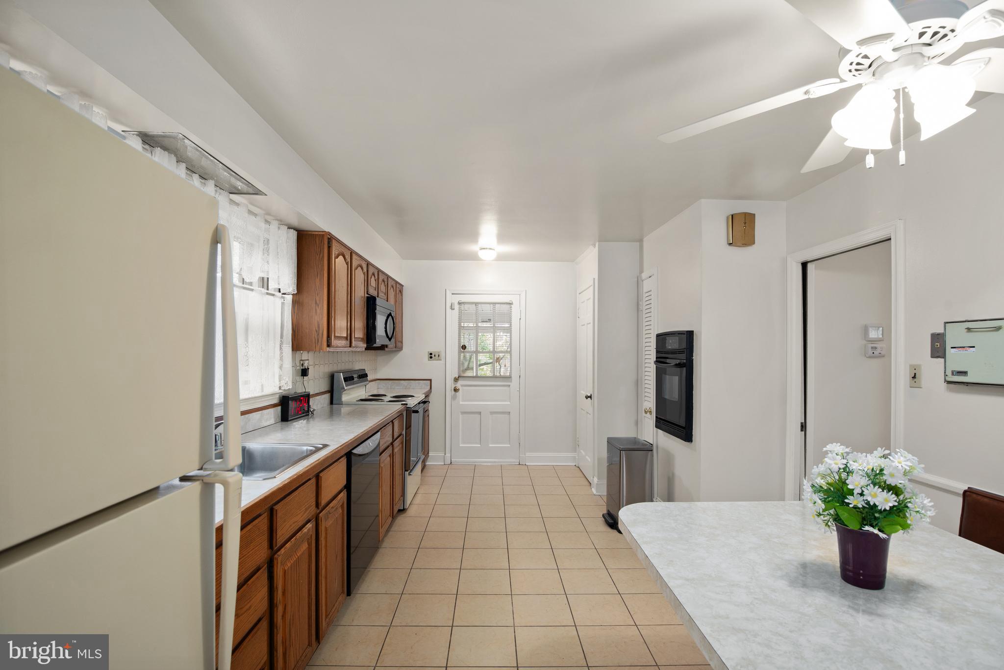 7308 Riverdale Road Lanham, MD 20706 - Photo 5 of 28 kitchen