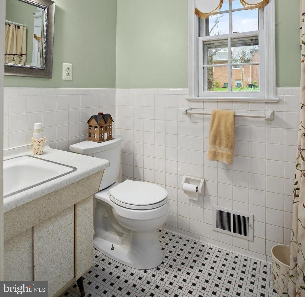 7308 Riverdale Road Lanham, MD 20706 - Photo 10 of 28 upstairs bathroom