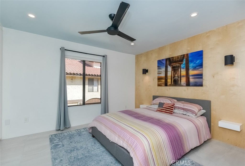 13708 Ruette Le Parc, Unit E Del Mar, CA 92014 - Photo 3 of 30 a bedroom with a large bed and a window