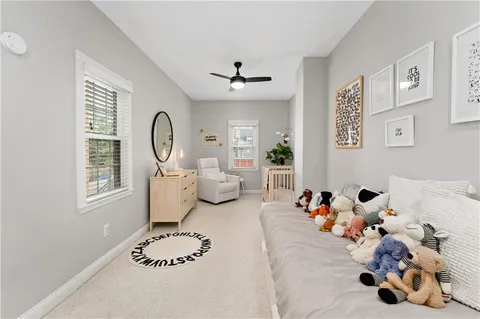 a very nice looking room with a mirror