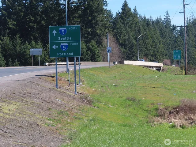 a view of a park with basketball court