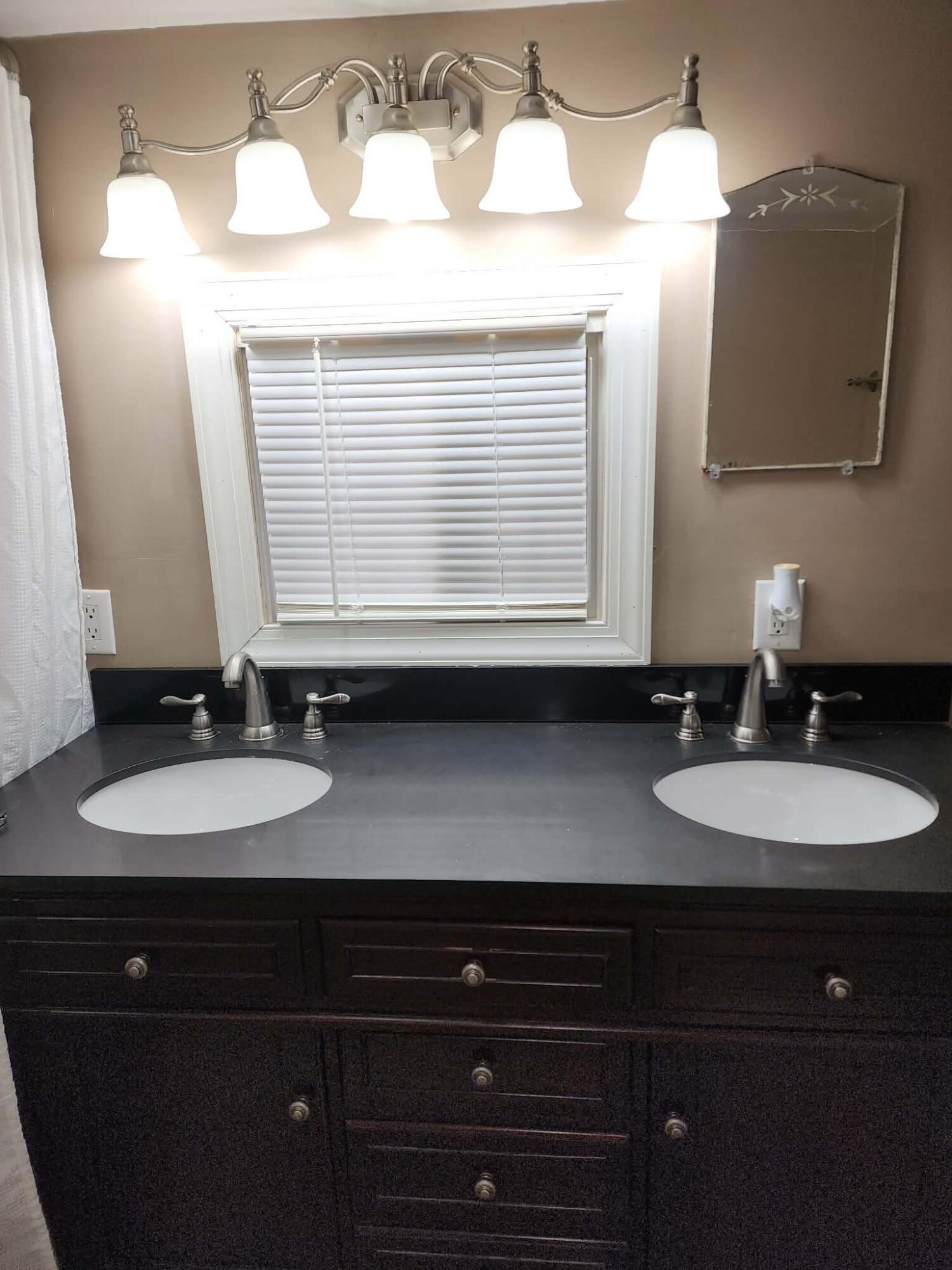 40 River Road Buchanan, VA 24066 - Photo 17 of 22 Upper Bathroom