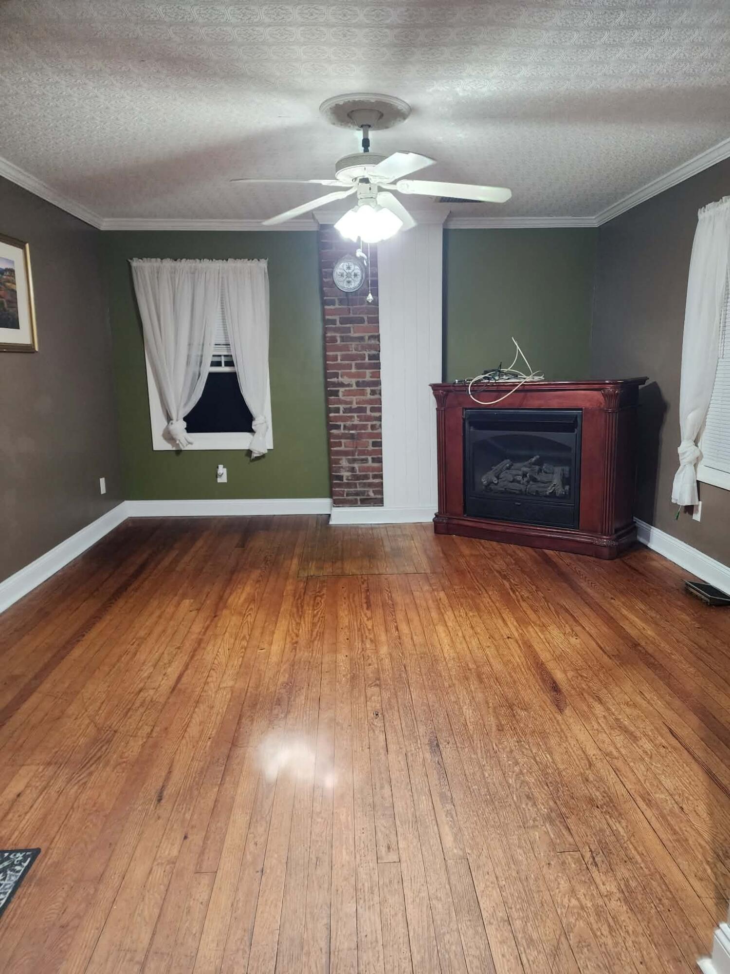 40 River Road Buchanan, VA 24066 - Photo 9 of 22 Hardwood floors