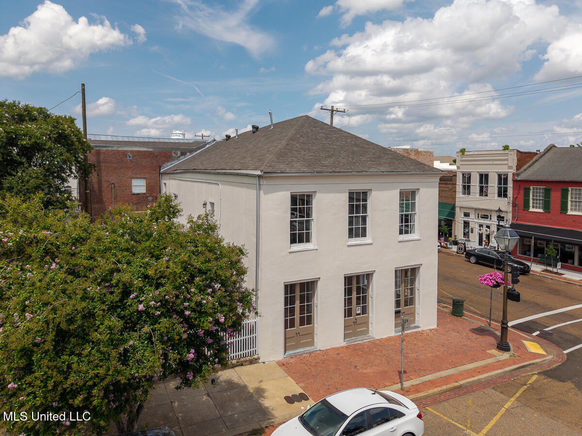 433 Main Street Natchez, MS 39120 - Photo 4 of 62 433MainSt_LoRes-52