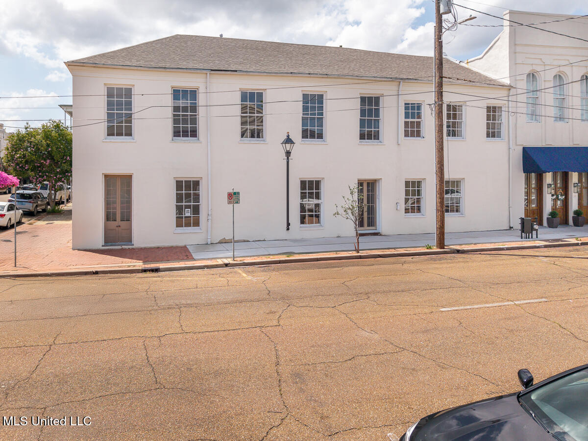 433 Main Street Natchez, MS 39120 - Photo 6 of 62 433MainSt_LoRes-57