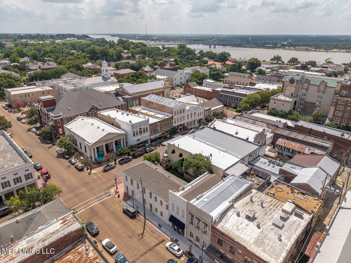 433 Main Street Natchez, MS 39120 - Photo 8 of 62 433MainSt_LoRes-61