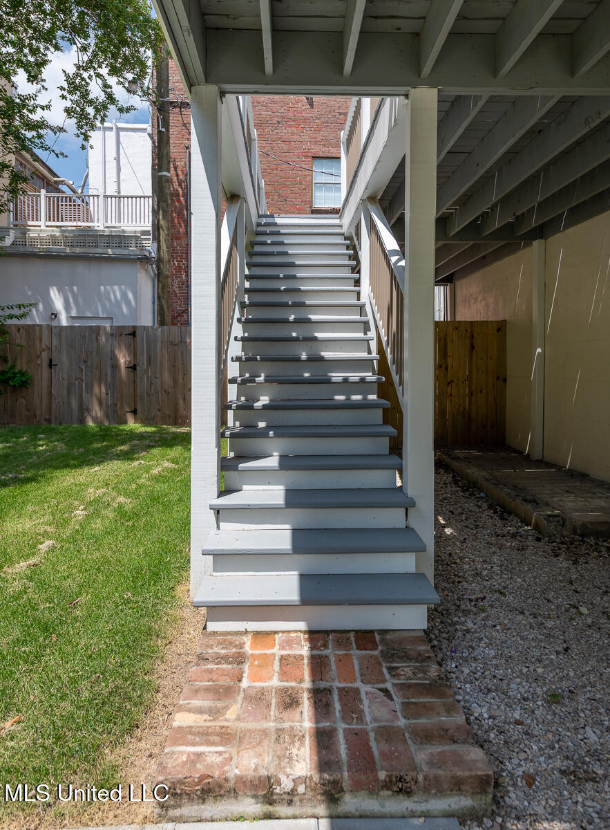 433 Main Street Natchez, MS 39120 - Photo 10 of 62 433MainSt_LoRes-46