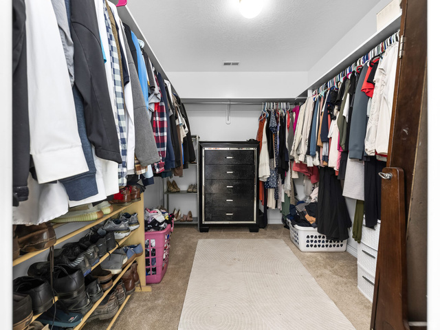 256 West Horizon Loop Payson, UT 84651 - Photo 21 of 33 Walk in closet with light colored carpet