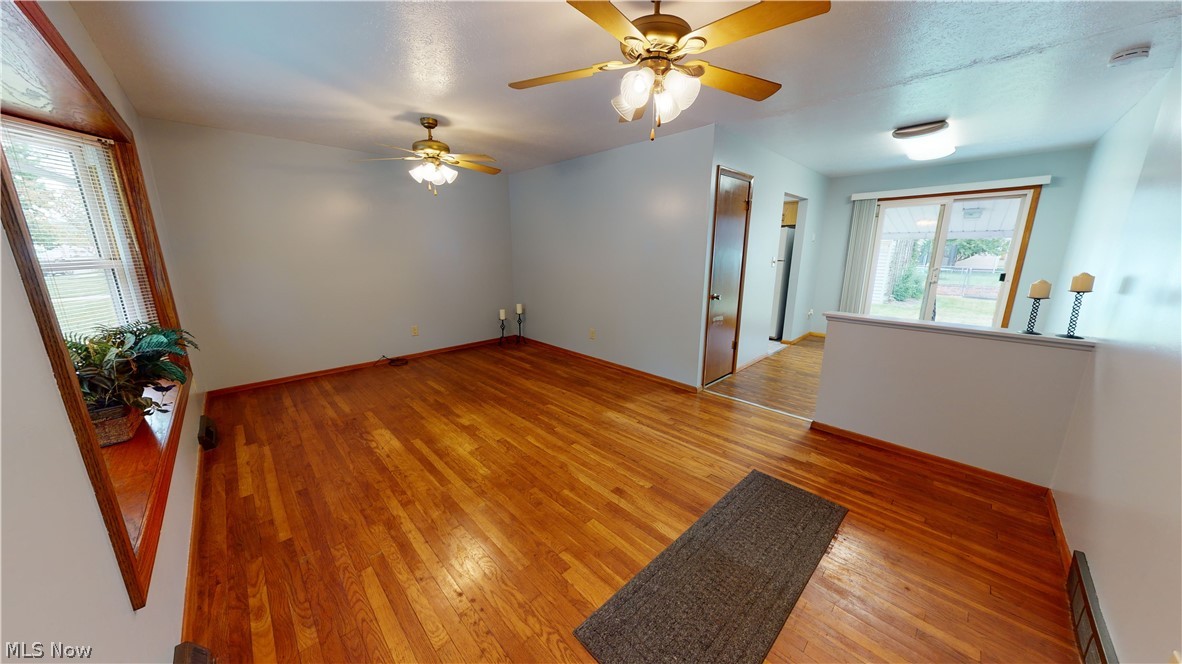 30026 Vineyard Road Willowick, OH 44095 - Photo 3 of 32