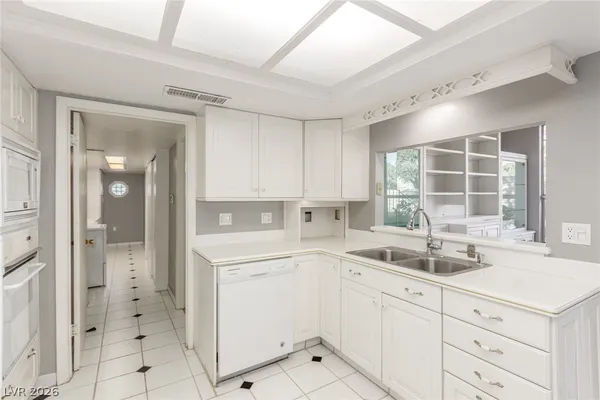 $2,795 | 754 Vegas Valley Drive, Las Vegas, NV 89109