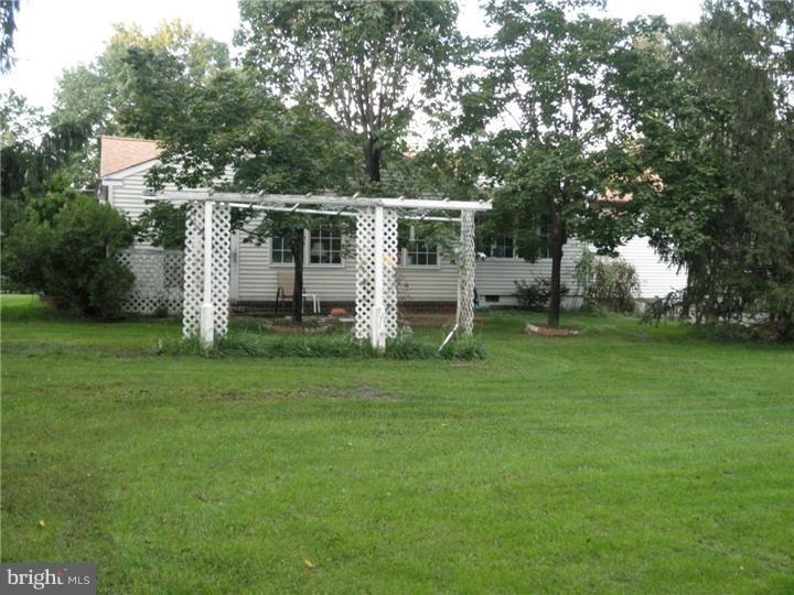 909 Senator Road Norristown, PA 19403 - Photo 22 of 22 Back Yard