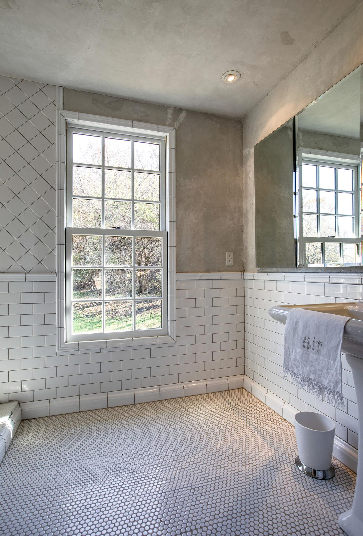 4498 Dyke Bennett Road Franklin, TN 37064 - Photo 15 of 29 a bathroom with a sink a toilet and tub
