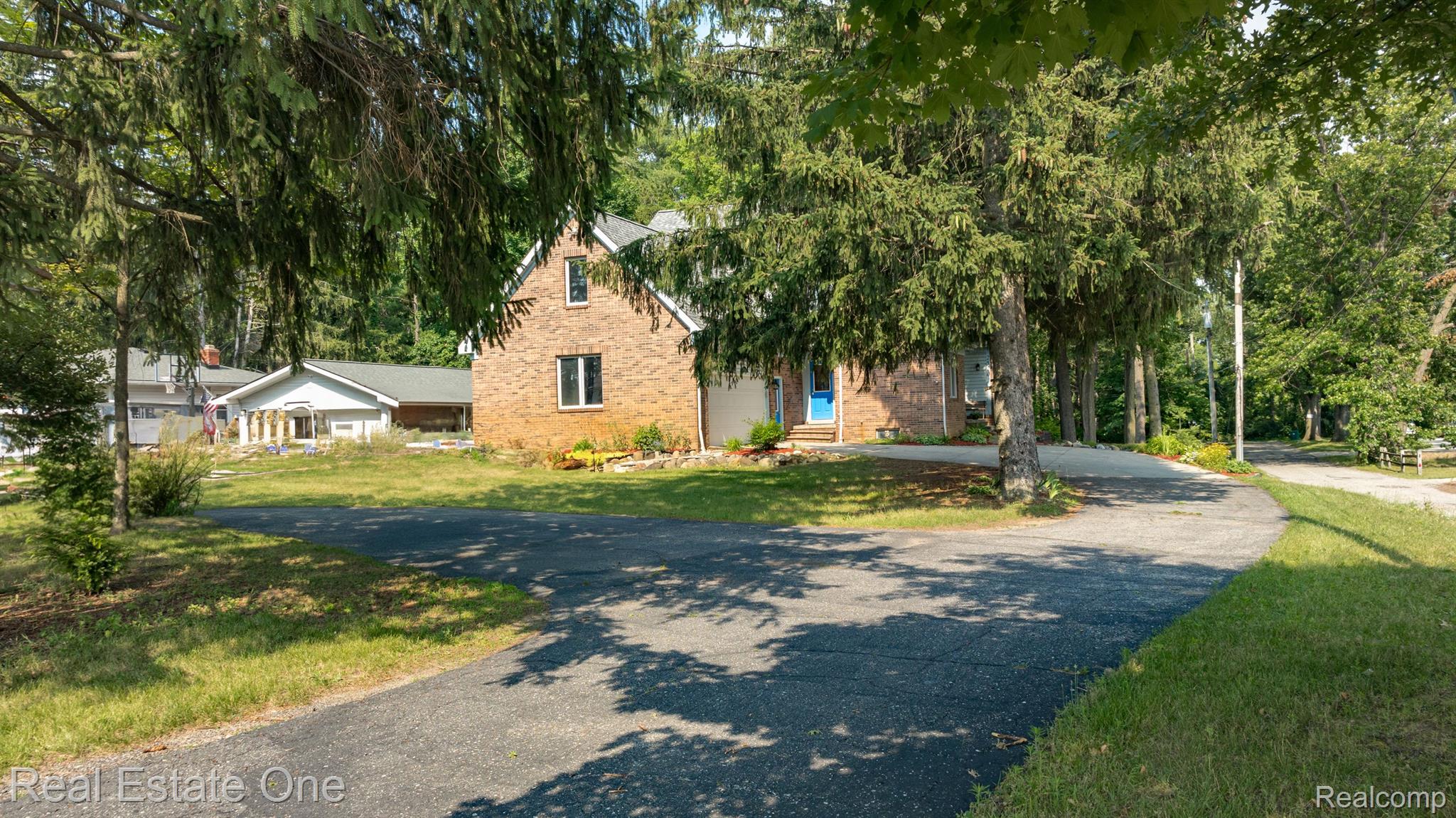 2520 South Commerce Road Walled Lake, MI 48390 - Photo 46 of 56 Additional parking