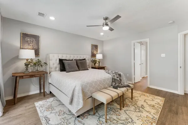 $525,000 | 5 Rolling Mill Lane, The Woodlands, TX 77380