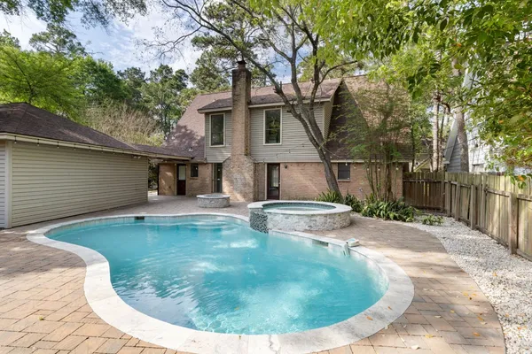 $525,000 | 5 Rolling Mill Lane, The Woodlands, TX 77380
