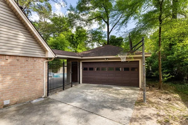 $525,000 | 5 Rolling Mill Lane, The Woodlands, TX 77380
