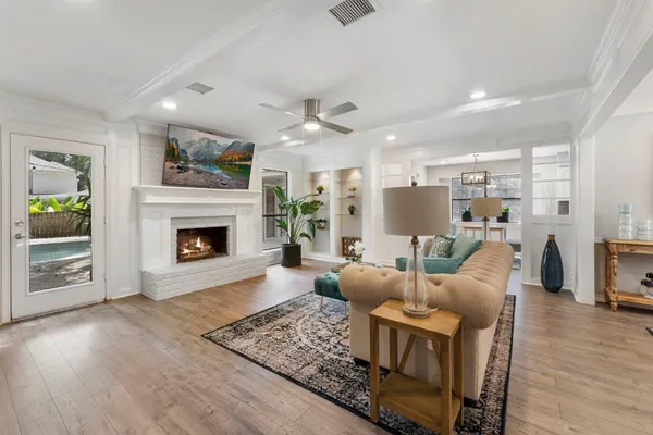 $525,000 | 5 Rolling Mill Lane, The Woodlands, TX 77380