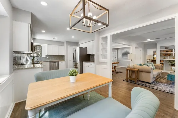 $525,000 | 5 Rolling Mill Lane, The Woodlands, TX 77380