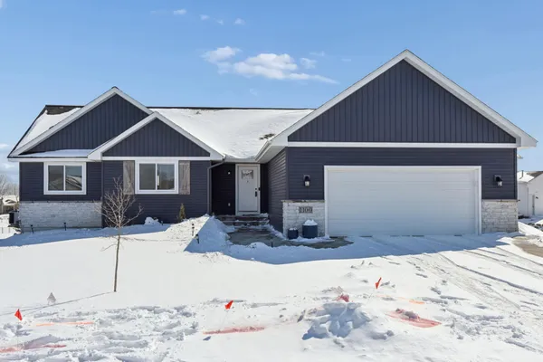 $400,000 | 1100 Susan Lane, Roberts, WI 54023