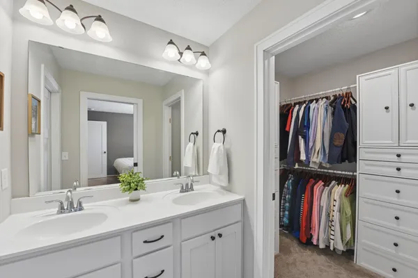 $384,900 | 1100 Susan Lane, Roberts, WI 54023