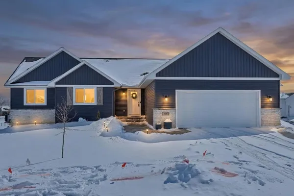 $384,900 | 1100 Susan Lane, Roberts, WI 54023