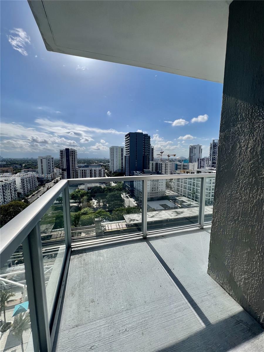 1111 Southwest 1st Avenue, Unit 1914 Miami, FL 33130 - Photo 17 of 31 a view of a living room bathroom