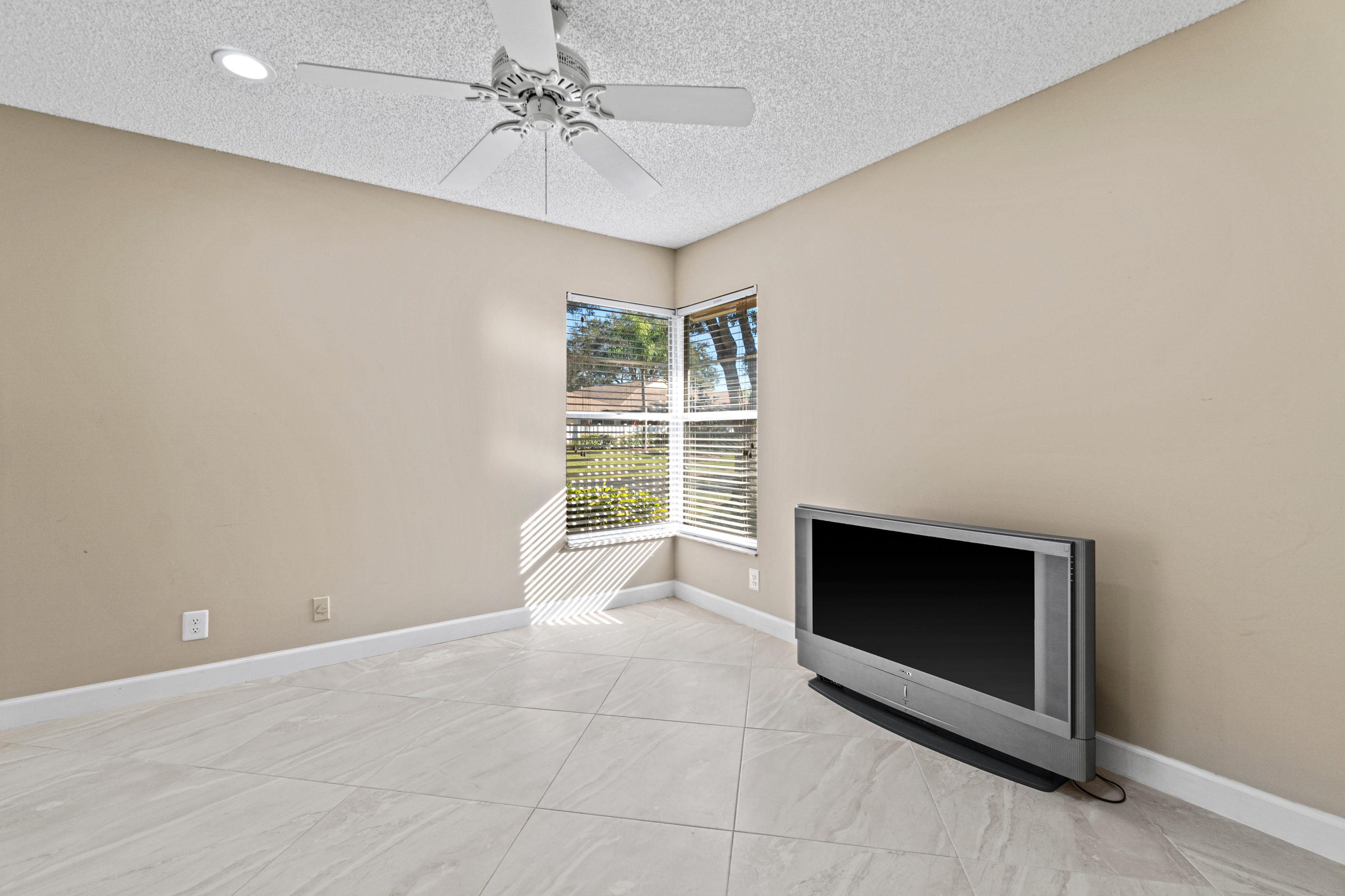 18553 Cherborg Drive Boca Raton, FL 33496 - Photo 15 of 23 018-18553CherborgDrive-BocaRaton-FL-3349