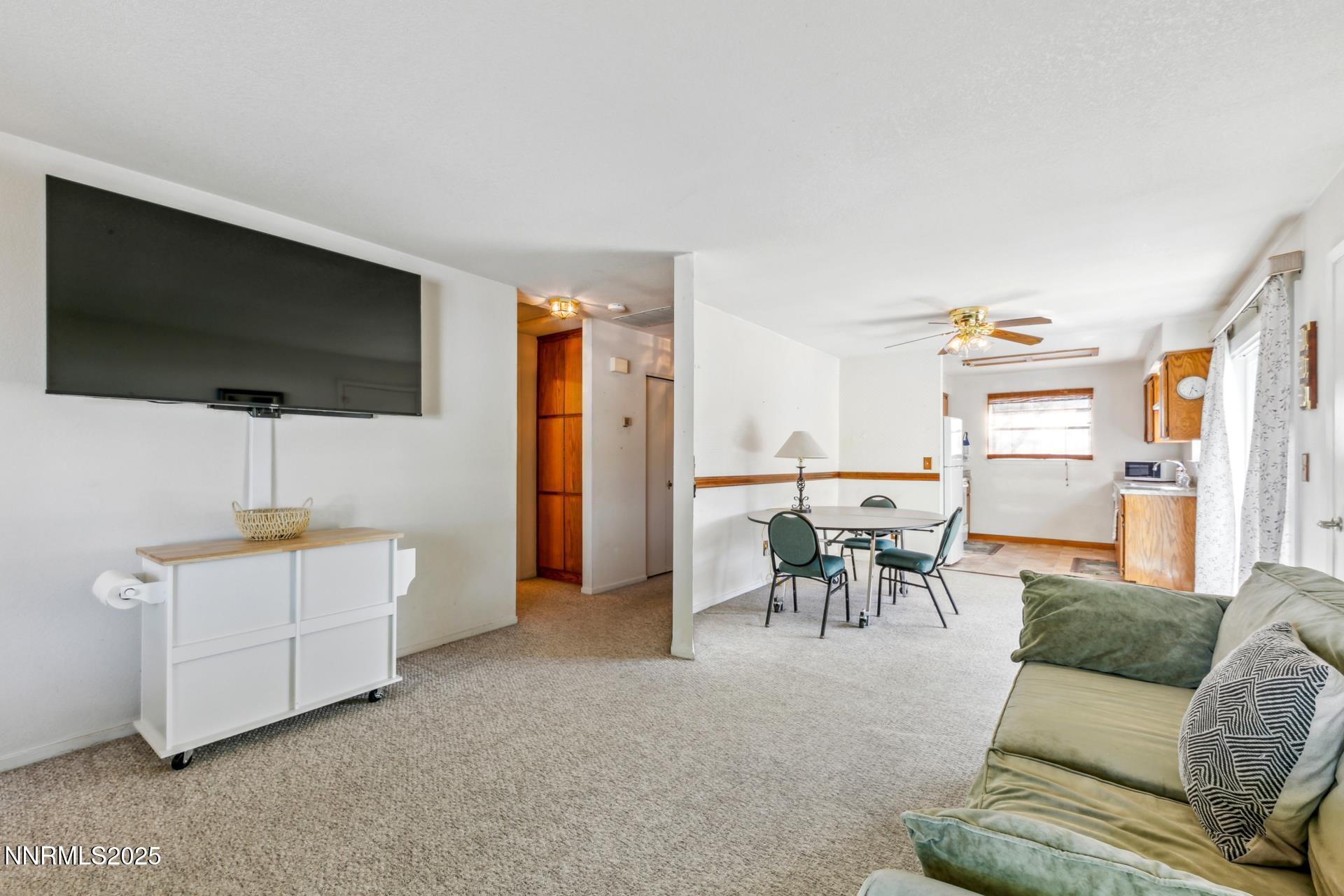 1341 Leonard Road Gardnerville, NV 89460 - Photo 8 of 27 Living Area