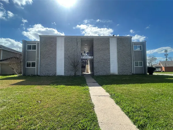 $1,000 | 6702 Biggs Court, Unit 1, Houston, TX 77061