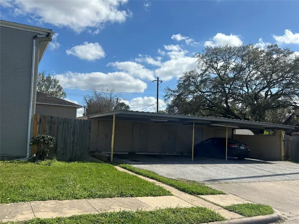 $1,000 | 6702 Biggs Court, Unit 1, Houston, TX 77061