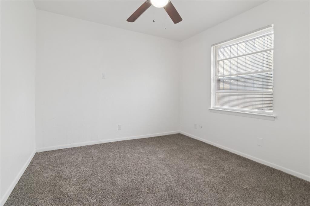 7840 Larchridge Drive Dallas, TX 75232 - Photo 10 of 16 an empty room with ceiling fan and window