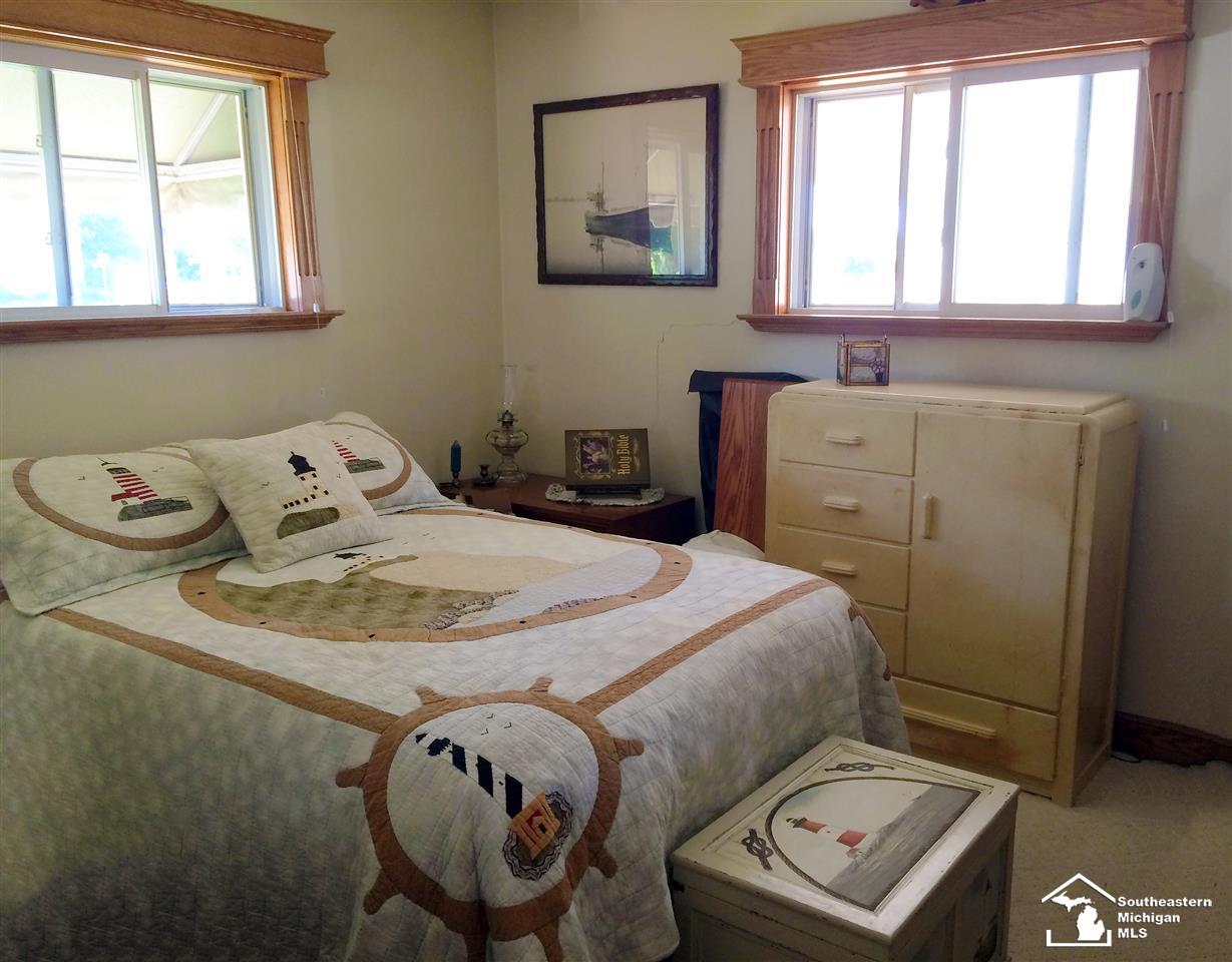 29355 South Gibraltar Road Gibraltar, MI 48173 - Photo 10 of 19
