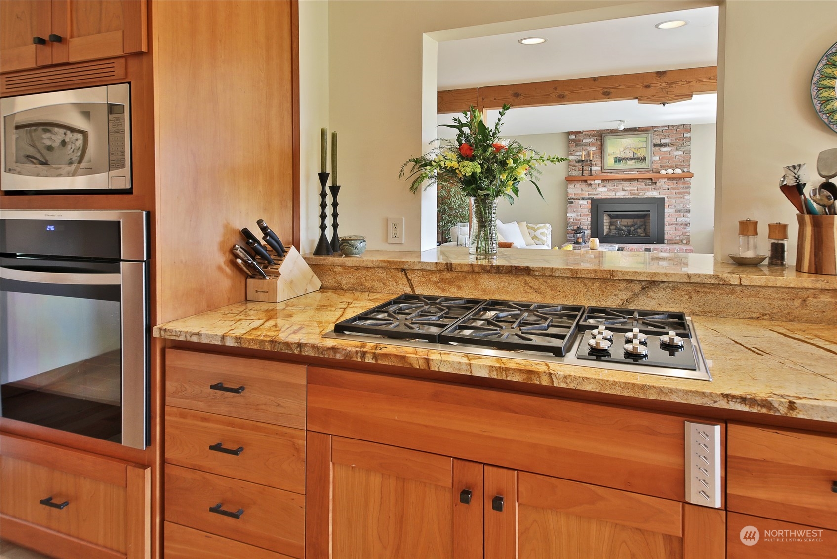 6567 Wahl Road Freeland, WA 98249 - Photo 14 of 40 a kitchen with stove and cabinets
