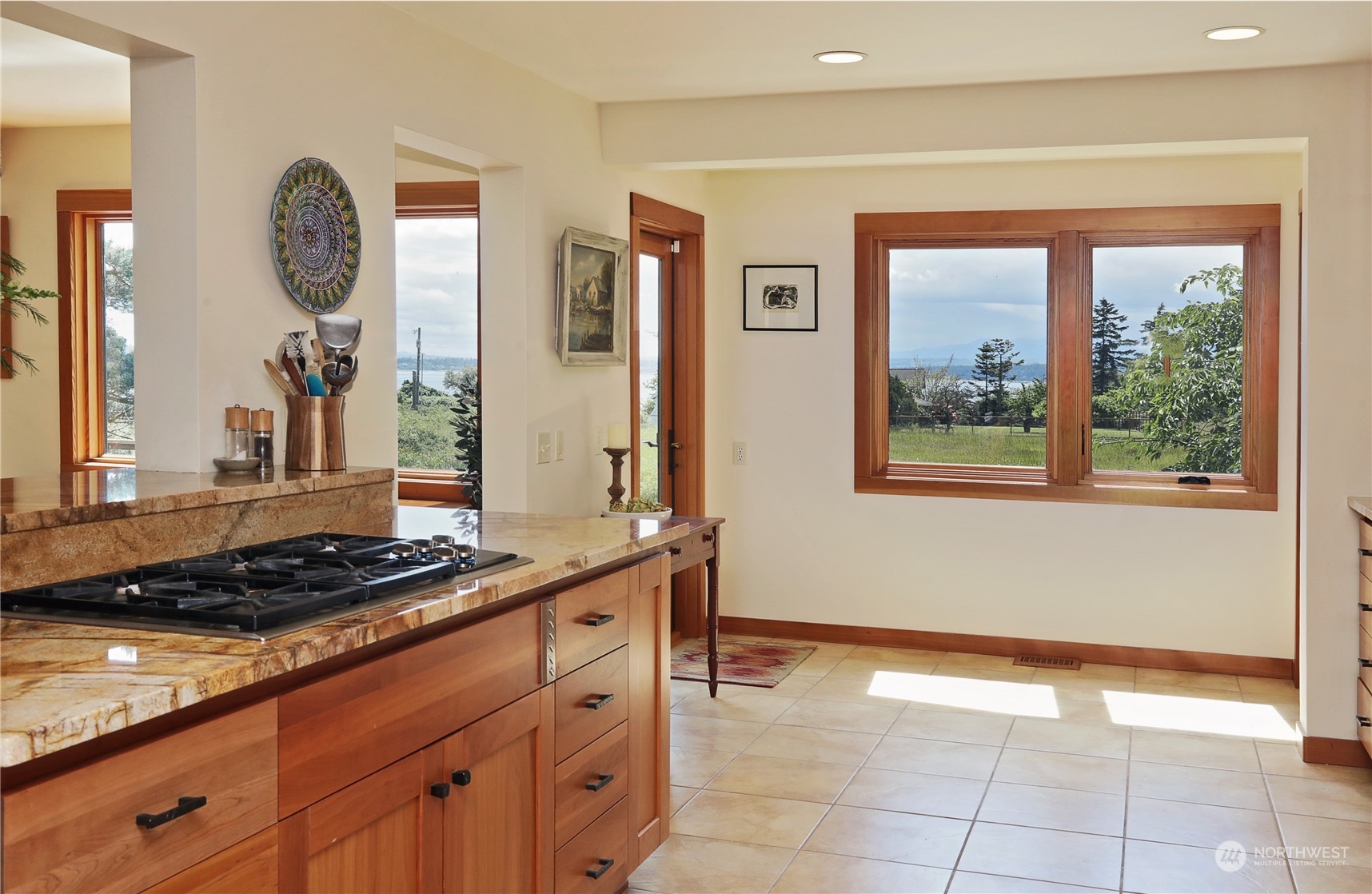 6567 Wahl Road Freeland, WA 98249 - Photo 16 of 40 a view of a entryway with wooden floor and a dining table