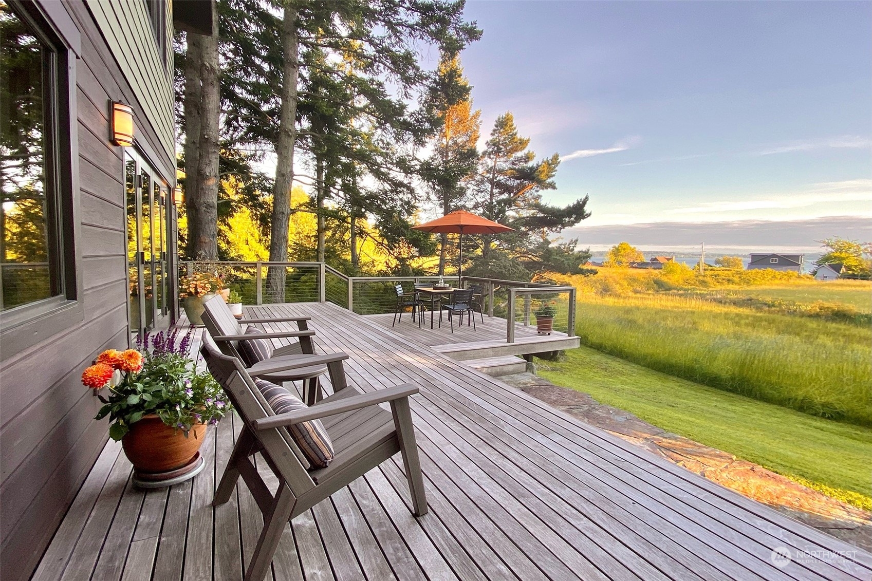 6567 Wahl Road Freeland, WA 98249 - Photo 2 of 40 a view of a swimming pool with lounge chairs