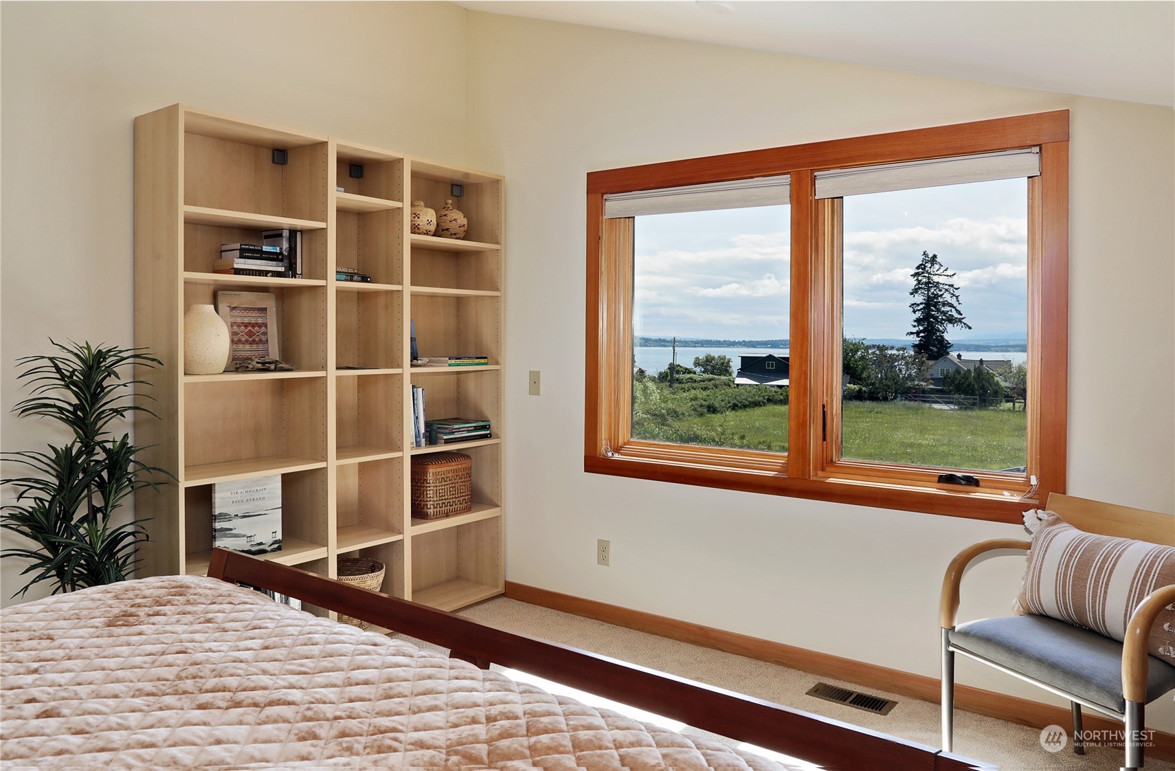 6567 Wahl Road Freeland, WA 98249 - Photo 24 of 40 a view of room with window and furniture