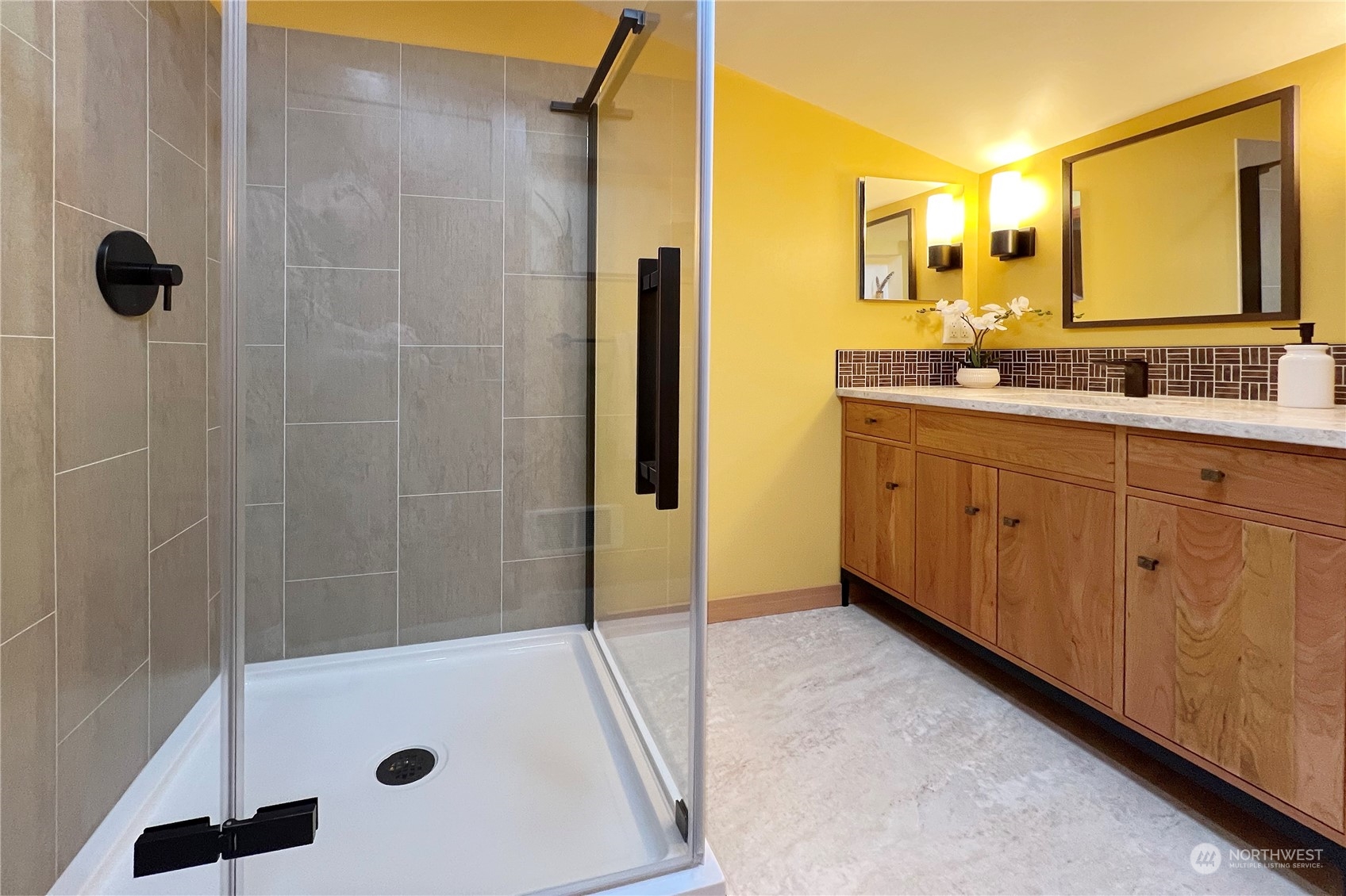 6567 Wahl Road Freeland, WA 98249 - Photo 25 of 40 a bathroom with a tub sink and a mirror