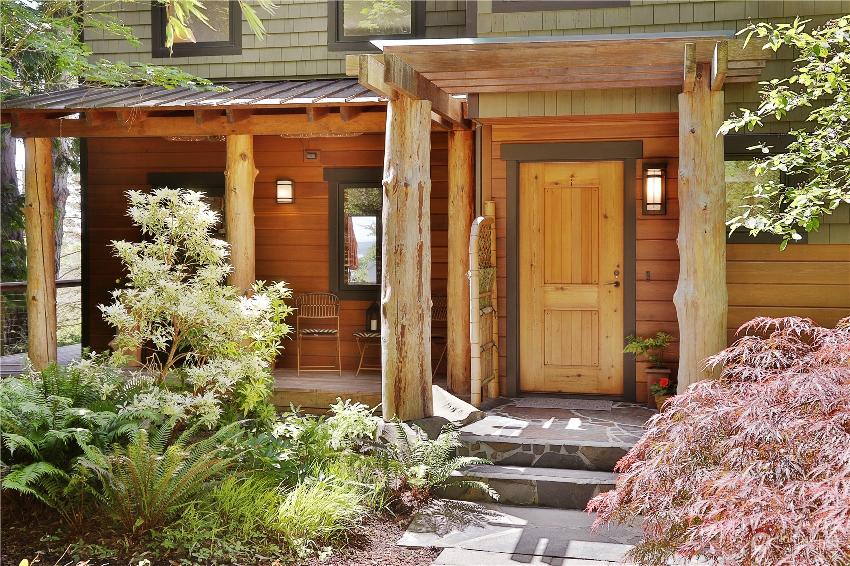 6567 Wahl Road Freeland, WA 98249 - Photo 5 of 40 a front view of a house