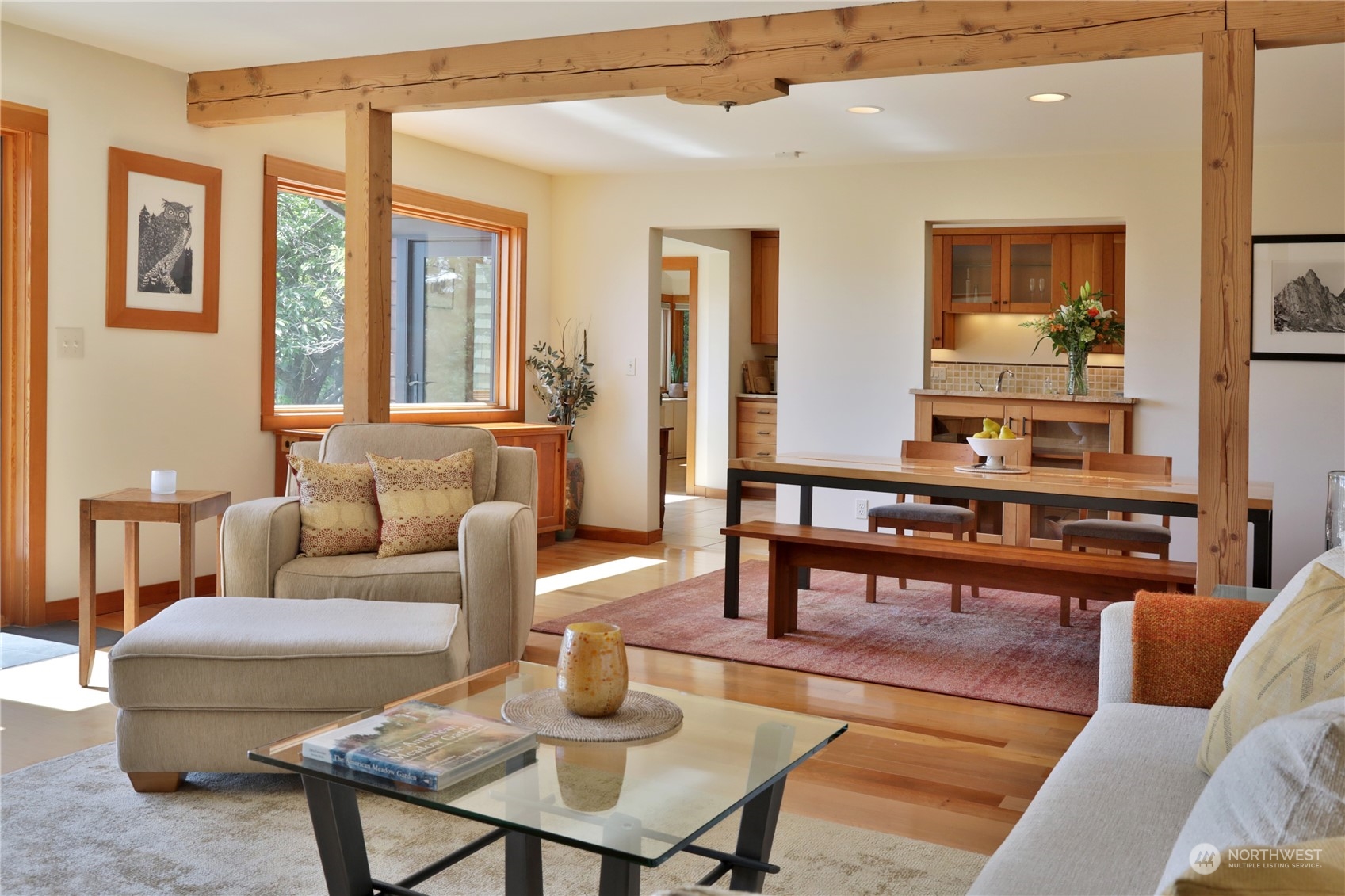 6567 Wahl Road Freeland, WA 98249 - Photo 9 of 40 a living room with furniture and a table