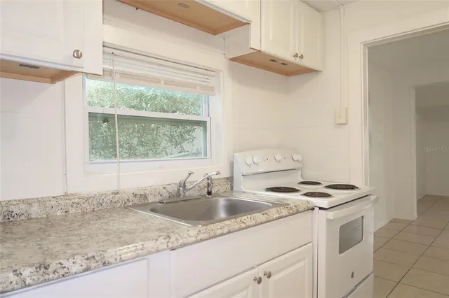 $1,095 | 4829 6th Street, Zephyrhills, FL 33542