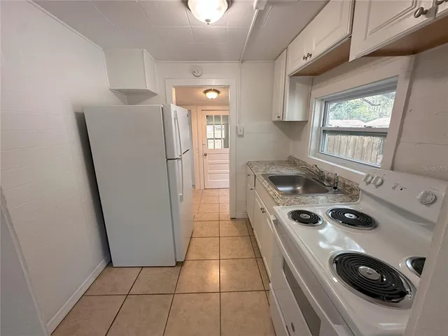 $1,095 | 4829 6th Street, Zephyrhills, FL 33542