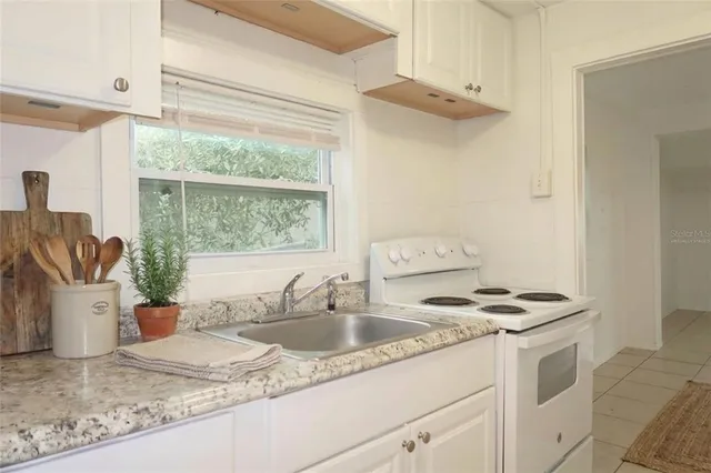 $1,095 | 4829 6th Street, Zephyrhills, FL 33542