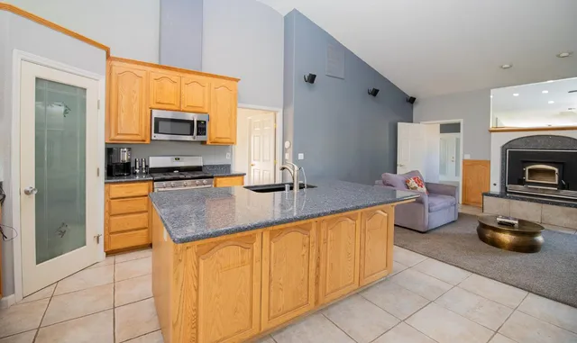 $1,070,000 | 6595 Wisconsin Avenue, Arbuckle, CA 95912