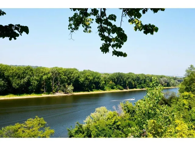 $250,000 | 1077 Sibley Memorial Highway, Unit 602, Lilydale, MN 55118