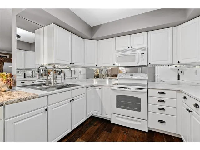 $250,000 | 1077 Sibley Memorial Highway, Unit 602, Lilydale, MN 55118