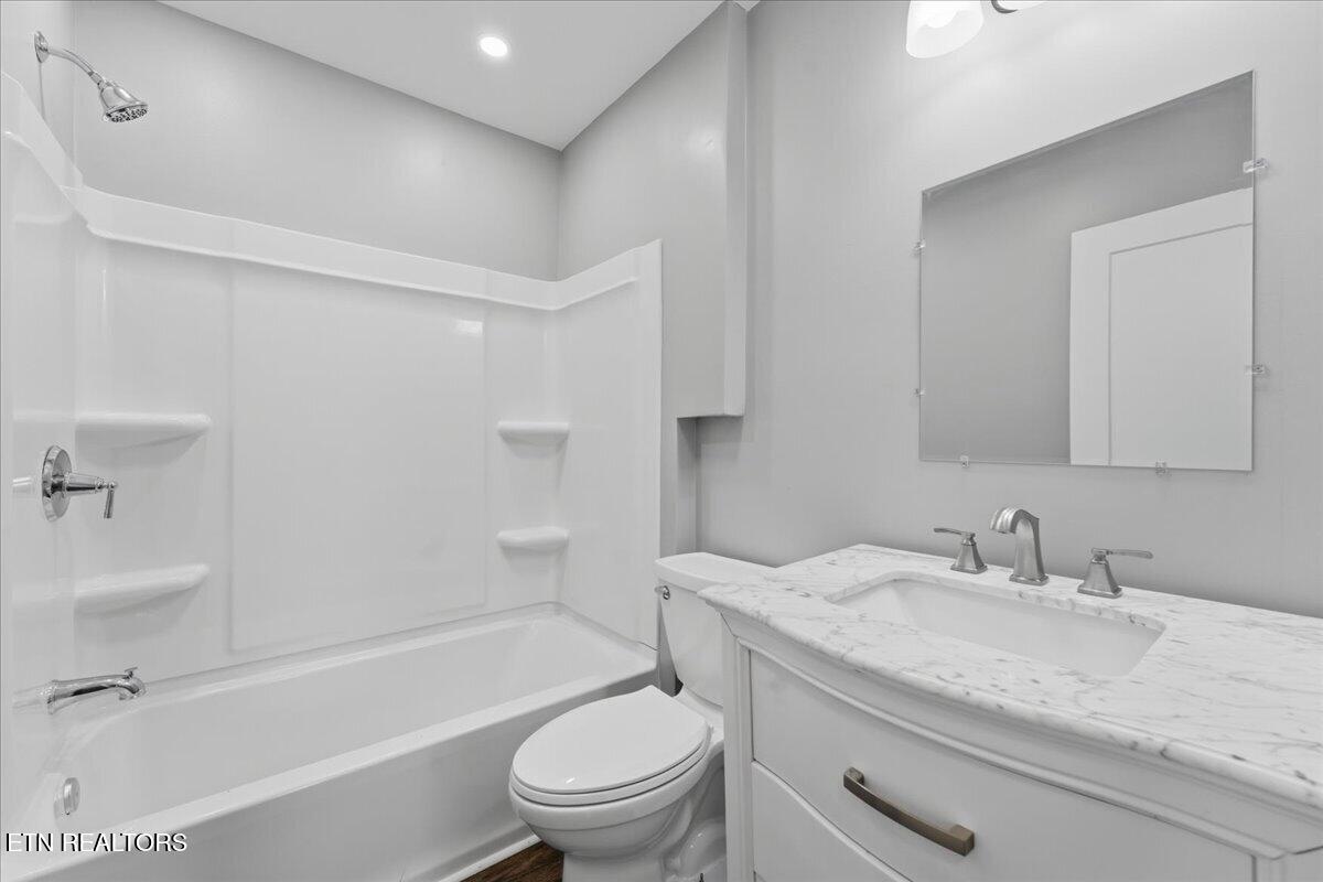 7920 Powell Heights Road Powell, TN 37849 - Photo 9 of 18 BAthroom 1