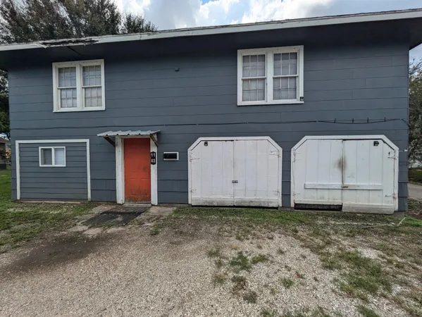 $1,295 | 1103 Ave B, Port Neches, TX 77651