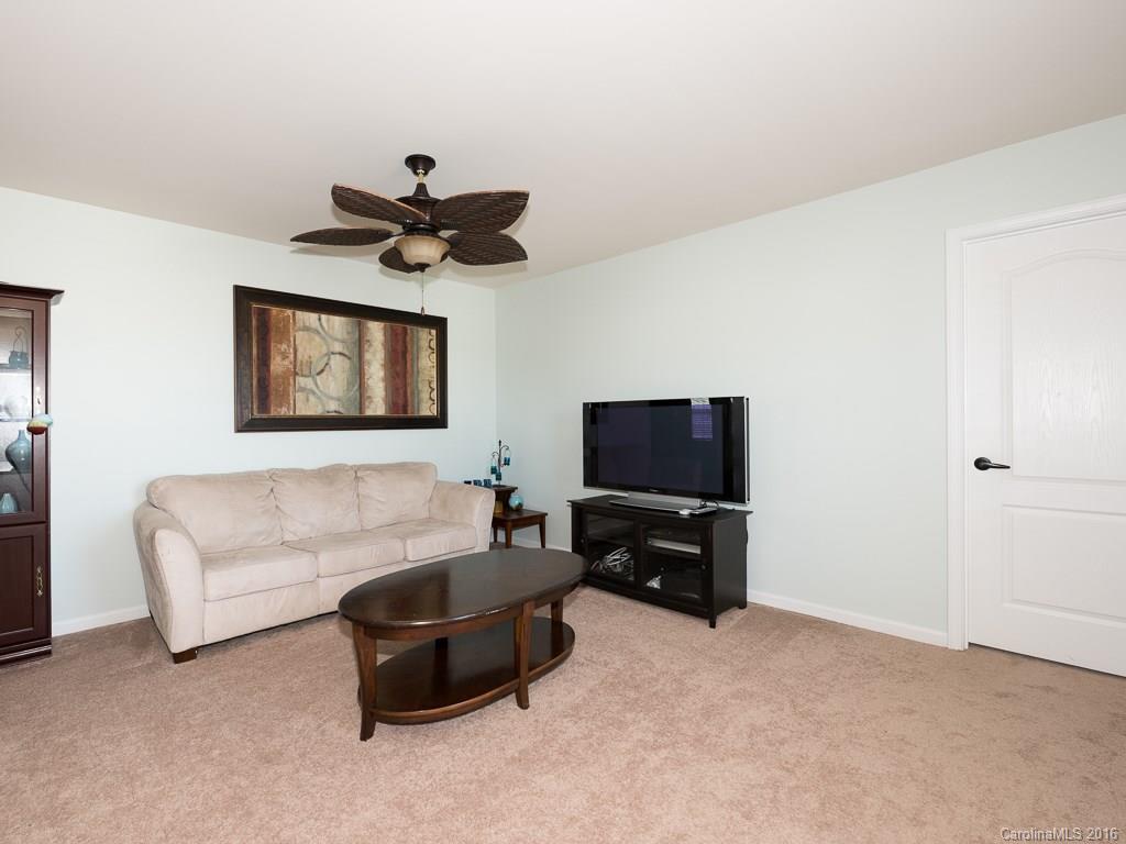 8902 Paddle Oak Road, Unit 402 Charlotte, NC 28227 - Photo 11 of 24 Gallery Image 11