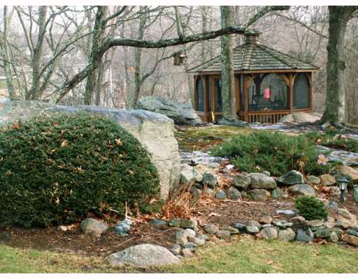 34 Wicklow Road Westerly, RI 02891 - Photo 2 of 8 Yard/Garden.