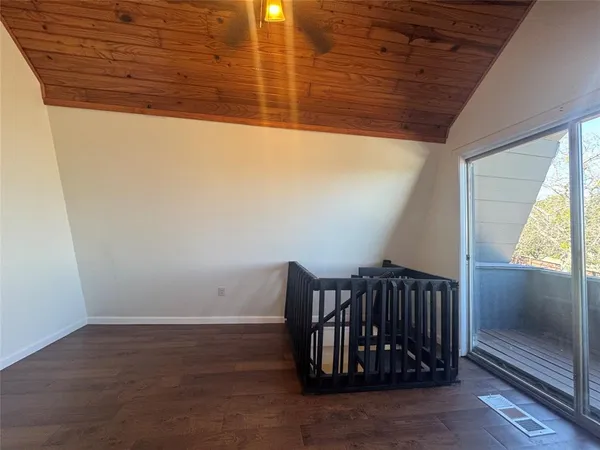 $1,800 | 1129 Scenic Drive, Granbury, TX 76048